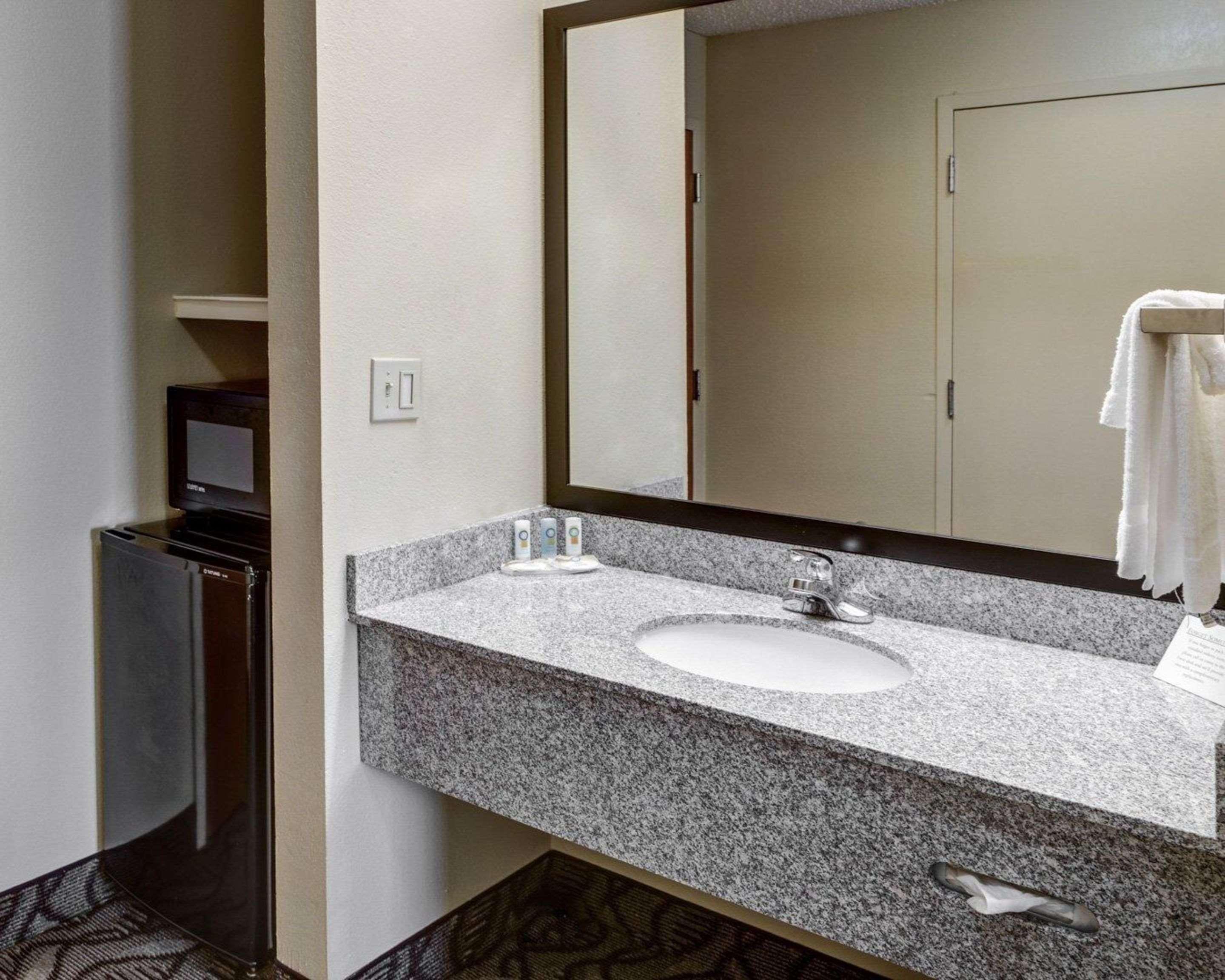 Quality Suites Baton Rouge East - Denham Springs Eksteriør bilde