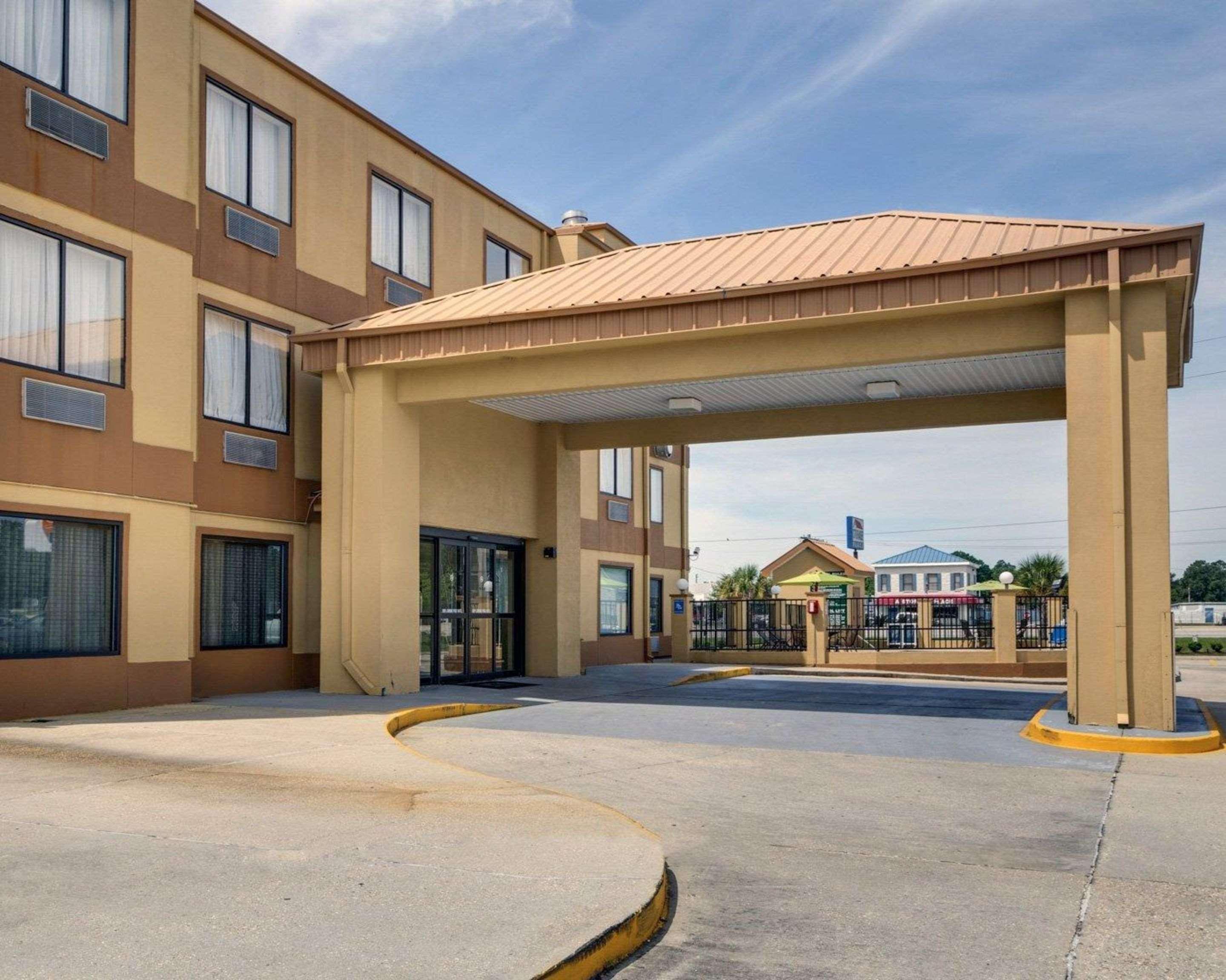 Quality Suites Baton Rouge East - Denham Springs Eksteriør bilde