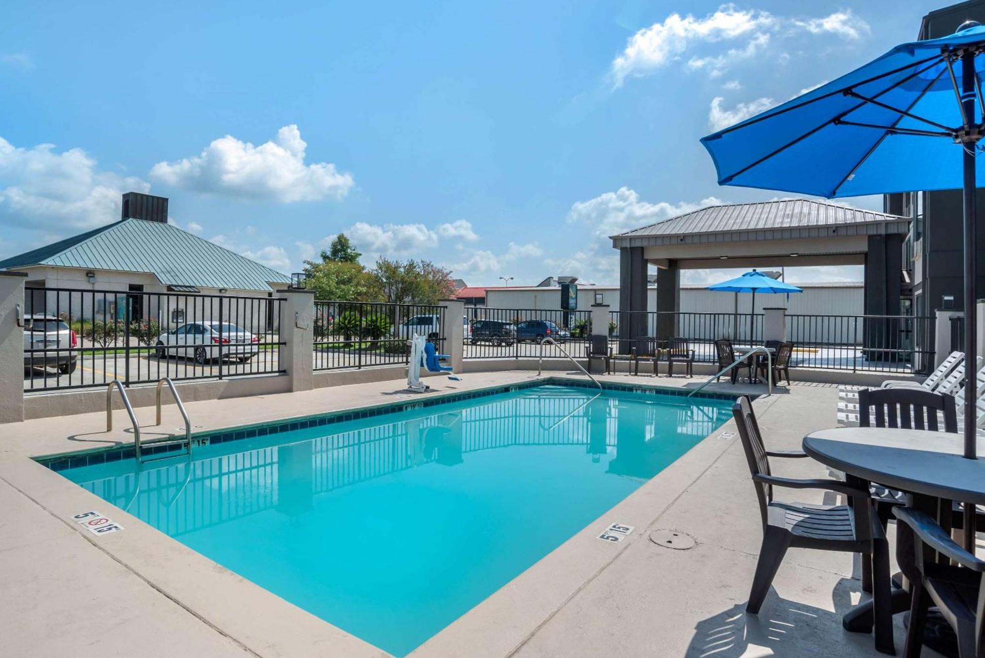 Quality Suites Baton Rouge East - Denham Springs Eksteriør bilde